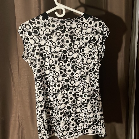 Black and white dressy top - Size L . - Picture 2 of 3